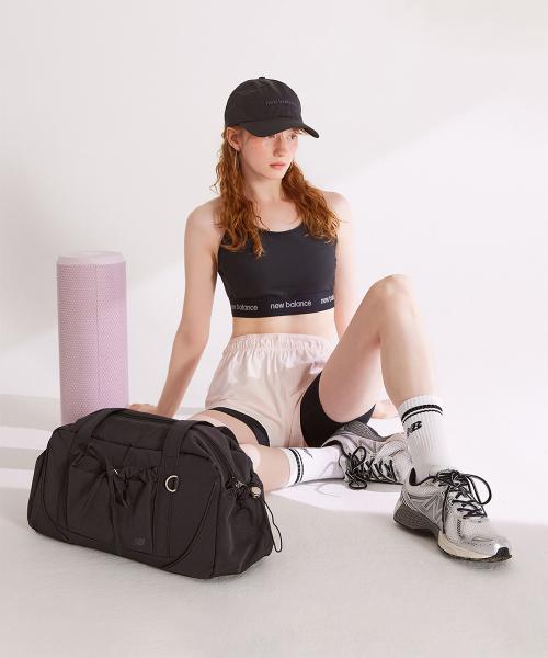 뉴발란스(NEW BALANCE)  NBGCEFW701 / 글로시 리본 더플백 (BLACK) - 사이즈 & 후기 | 무신사
