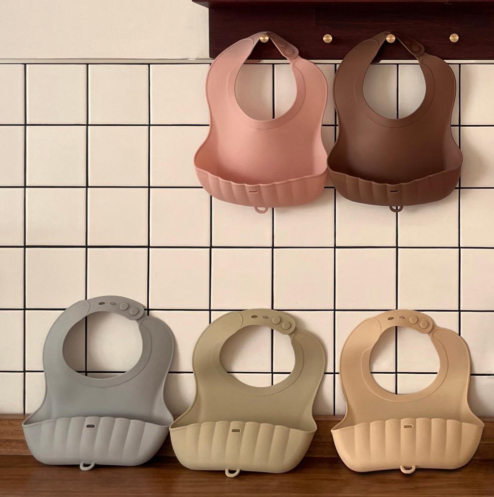 티지엠 플래티넘 실리콘 조가비 자기주도 이유식 턱받이 [폴더블 / 사이즈 조절]