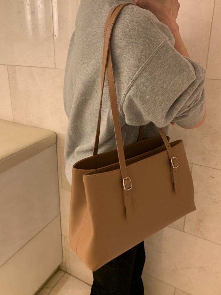 토에 소가죽 벨트 숄더백 / 페일무드