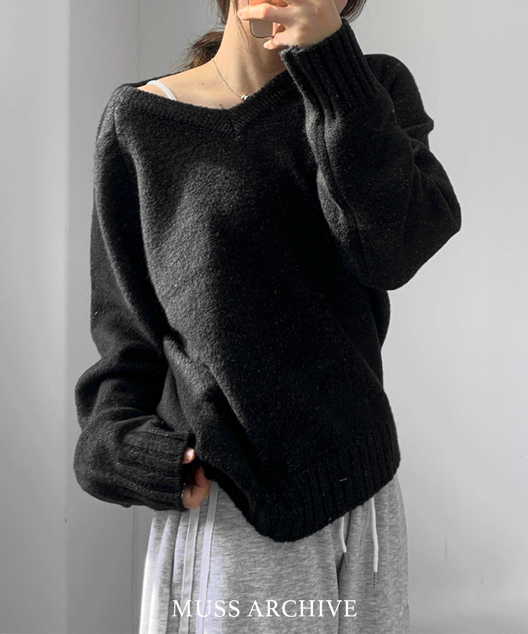 무쓰 [누적1000장/당일출고/어깡녀💪🏻] 브이넥 아방핏 긴팔 니트 (겨울니트,봄니트,브이넥니트,루즈핏니트,레이어드니트,긴팔니트,날씬핏,하객룩,출근룩,노까칠)