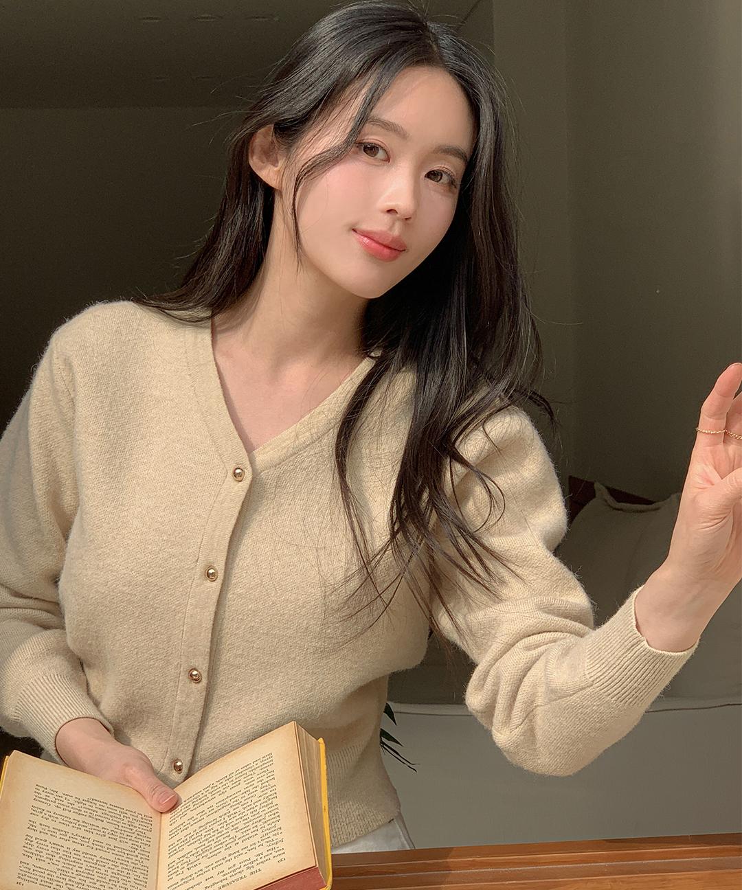 케이클럽 [단독][MADE/20만장돌파]헤이드 클래식 브이넥 니트 가디건 (직잭팟최저가/S-L/출근룩/데일리룩/오피스룩/레이어드/가을가디건/브이넥가디건/클래식가디건)