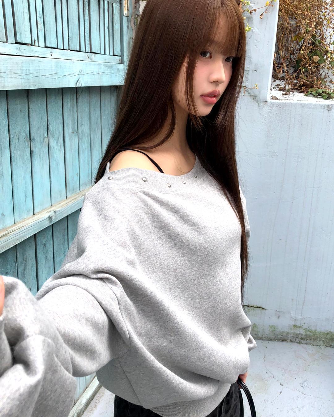 원더원더 [기모안감🌡️] 느루 오버핏 오프숄더 스터드 기모 긴팔 맨투맨