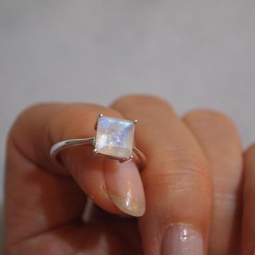 레인보우문스톤 Square Cut 반지