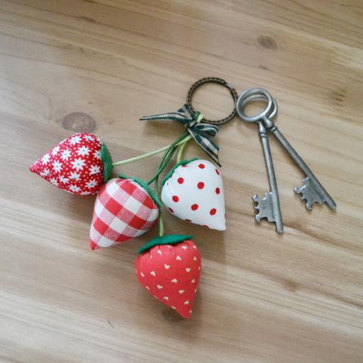 딸기 키링