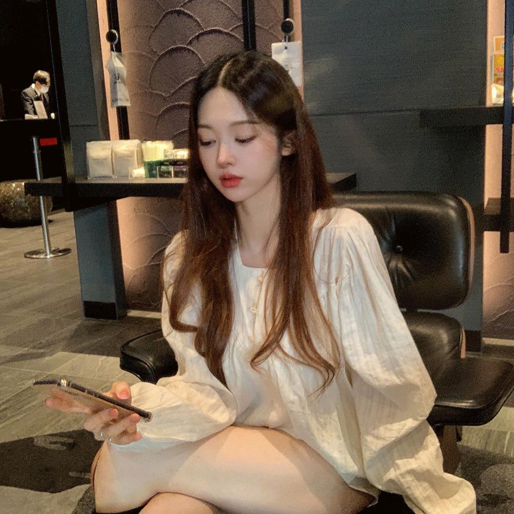 [여리여리/청순무드] 러블리 셔링 루즈핏 퍼프 플레어 블라우스 밴딩 면 데일리 봄 가을 데이트룩 하객룩 개강룩 4col-