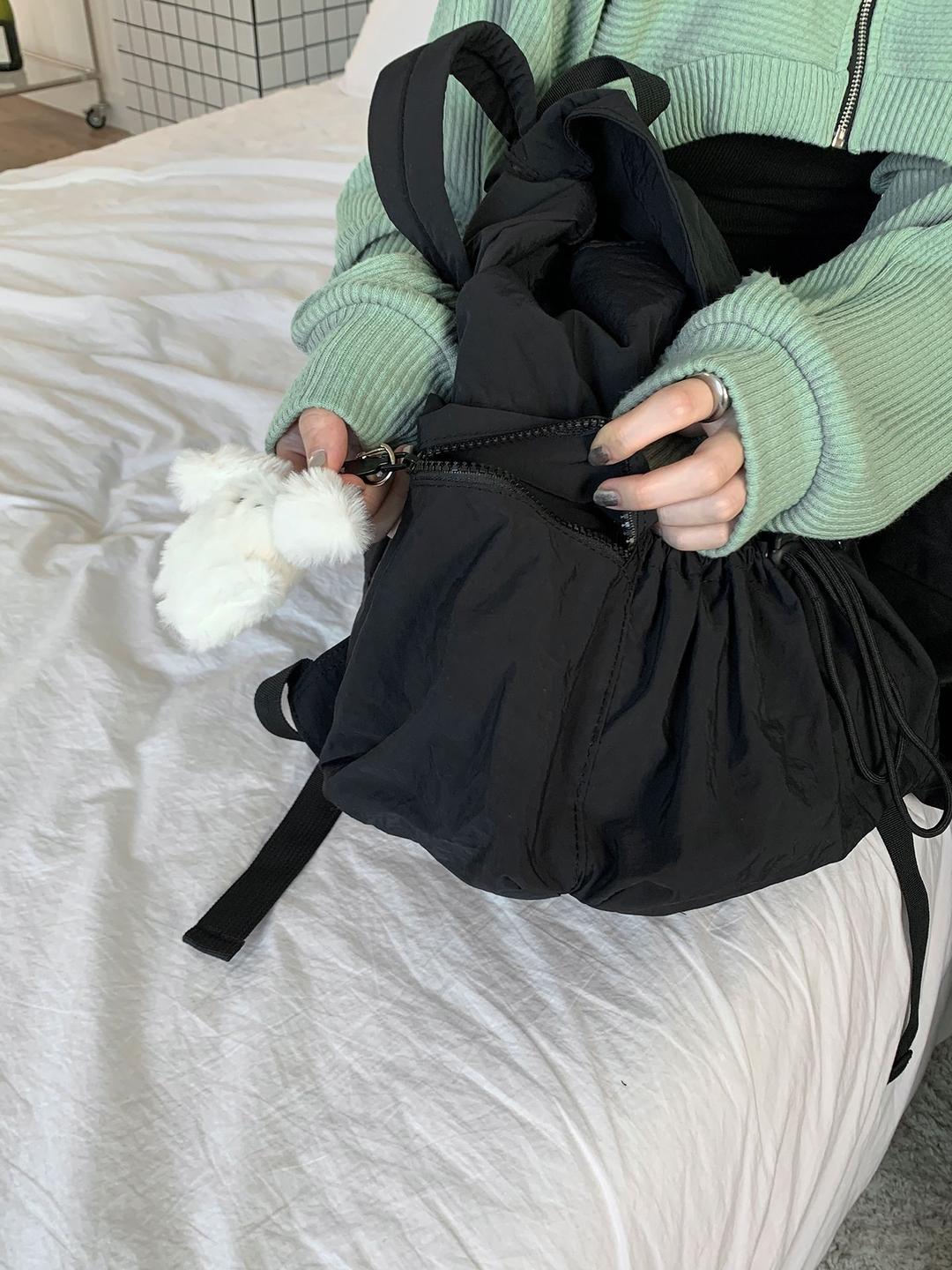 [블랙휴] 뚜껑 나일론 스트링 백팩