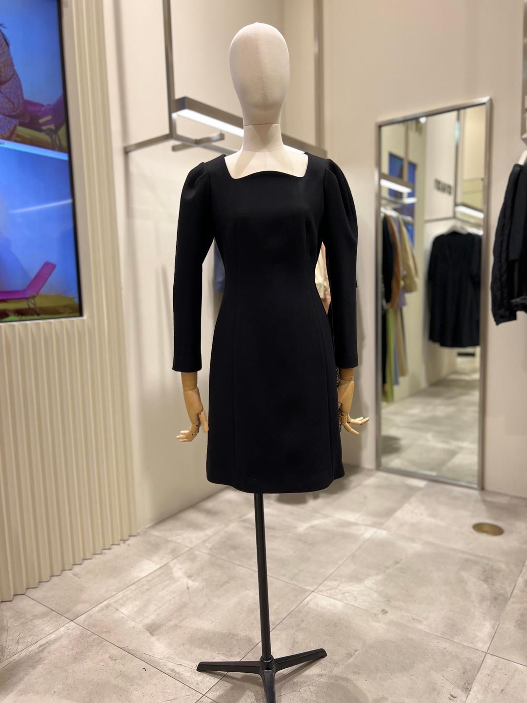 [온앤온] 곡선 넥 라인 원피스 NEW2WOA45