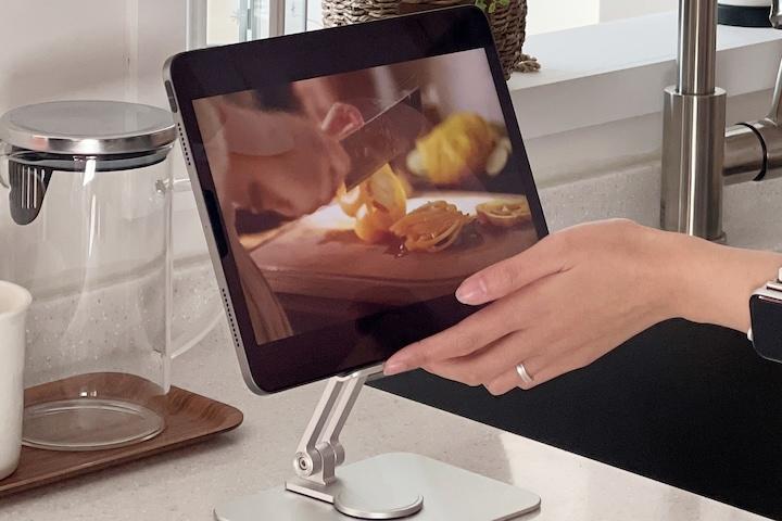 태블릿 아이패드 거치대 갤럭시탭 접이식 휴대용 스탠드