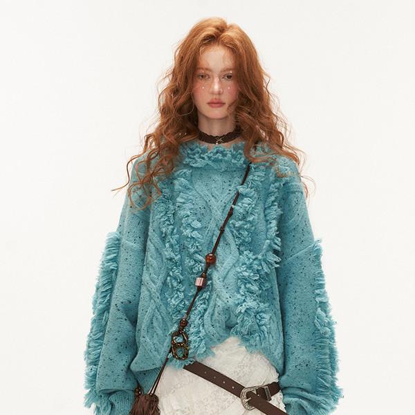Cut-out Shoulder Loose Fringe Knit Top