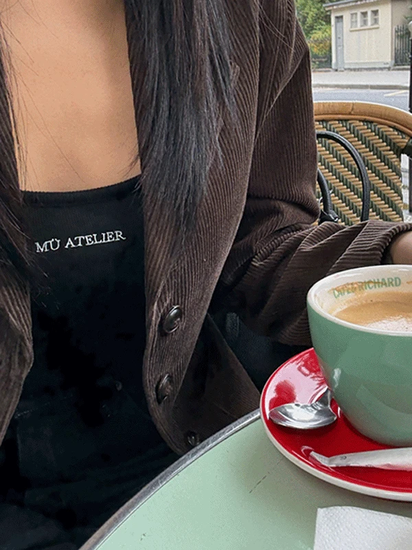 [MÜ ATELIER]  contrast embroidery sleeveless