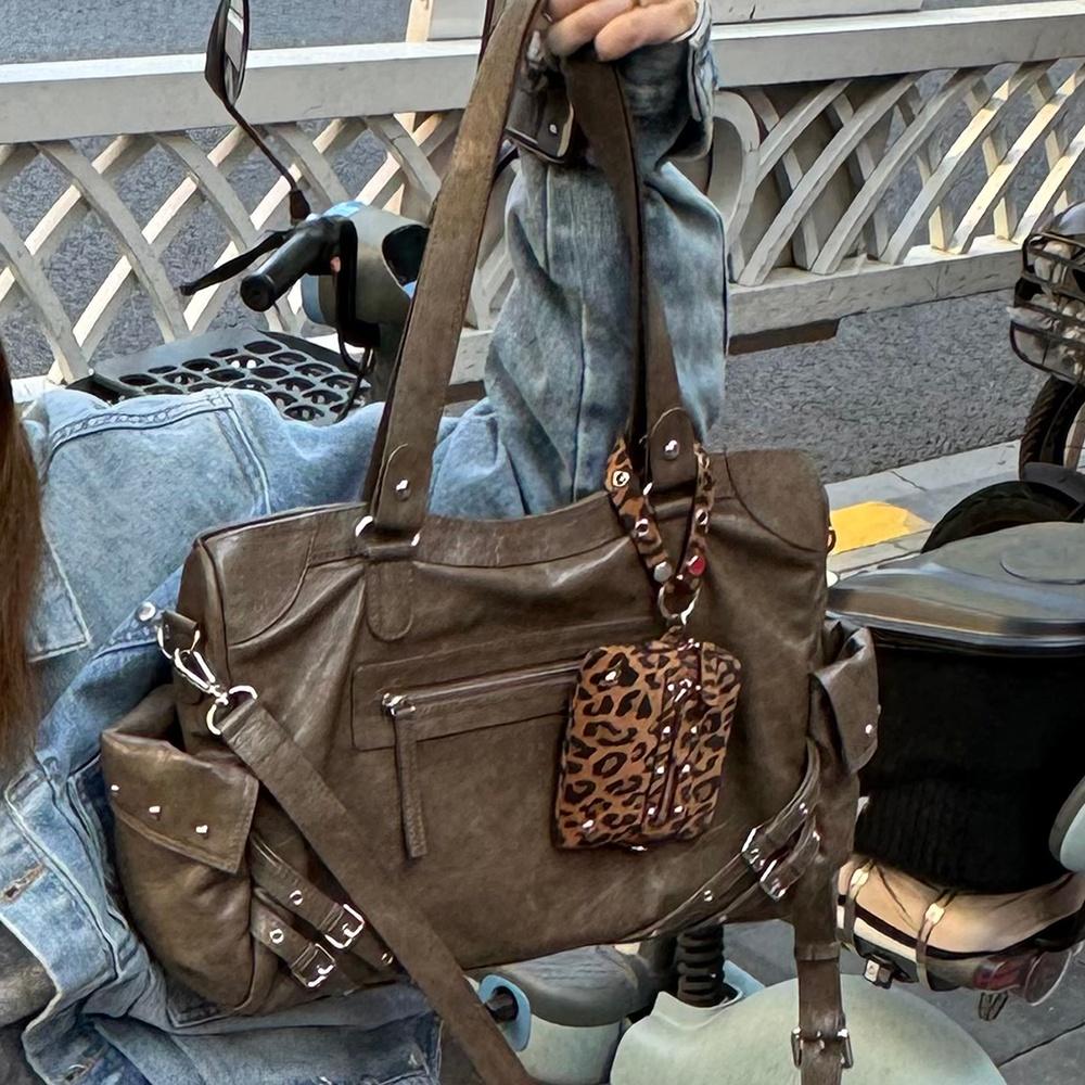 STUD POCKET BIG BAG IN KHAKI