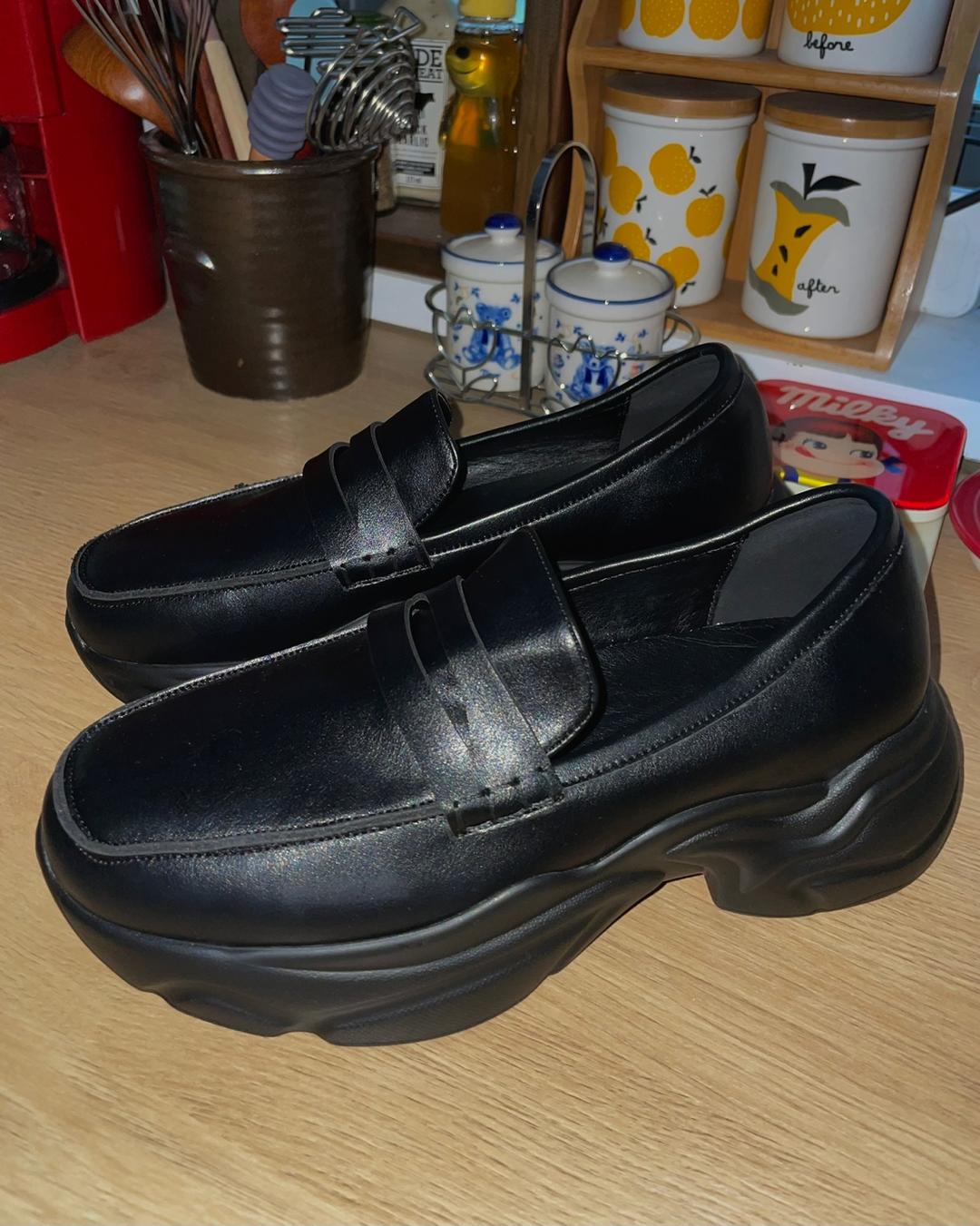 도우치도우치 아츠코 통굽 블랙 로퍼 슈즈