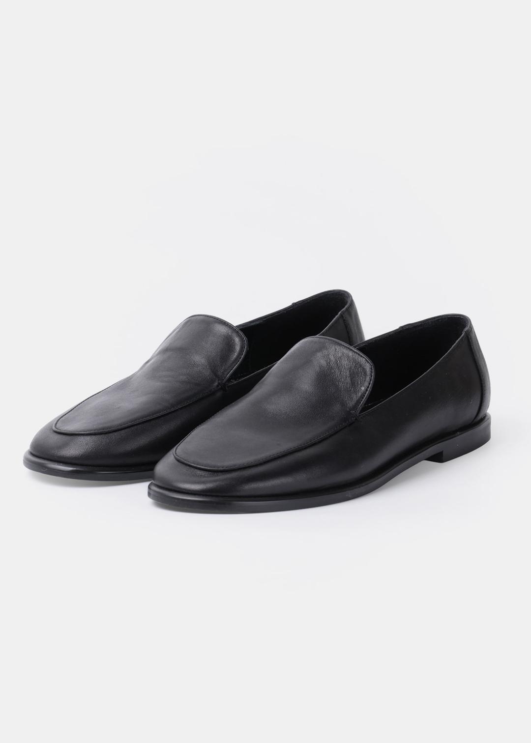 [Exclusive] Soft Leather Loafers in Black