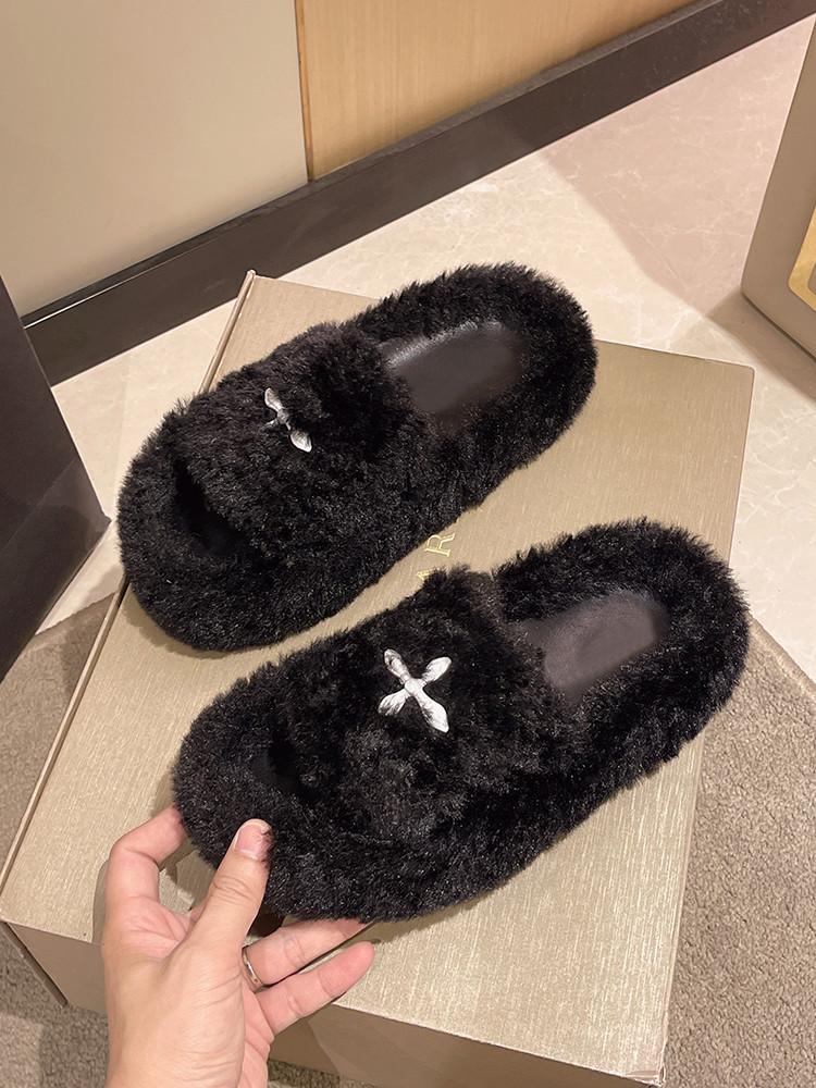 Cross Fur Slippers 시크한 겨울 털실내화 블랙 베이지 브라운