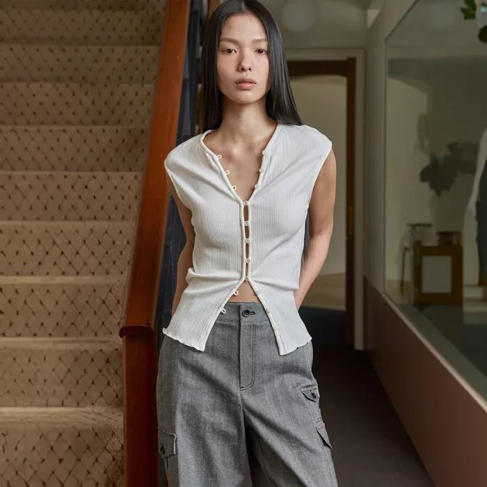 Button pleats cardigan (White)