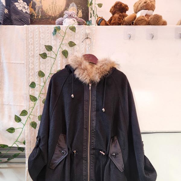 블랙 케이프 코트