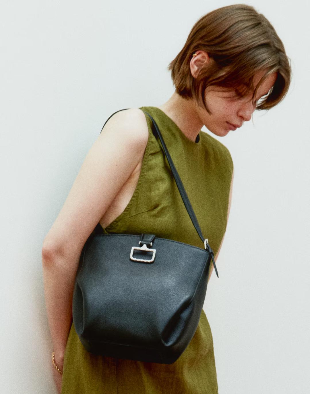 [버크루나] 블랙 소가죽 버킷형 숄더 및 크로스백