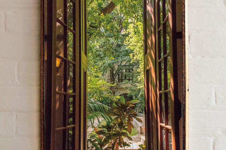 인테리어포스터 창문 풍경 나무 숲 카페액자 자연 감성포스터 villa