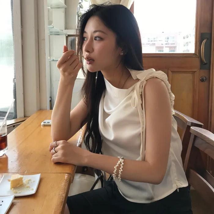 글로우 타이 슬리브리스 블라우스 ( 크림 )