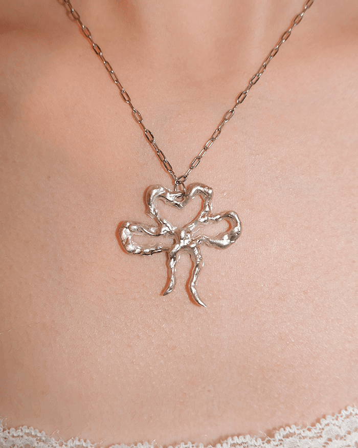 heart ribbon necklace