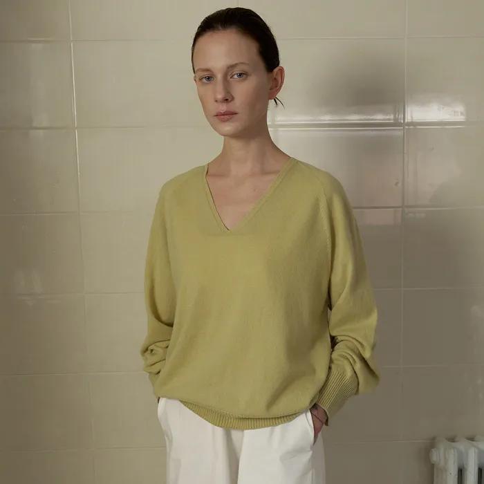 CASH MERINO V-NECK KNIT_SOFT GREEN_OE1C2MKN11SGN