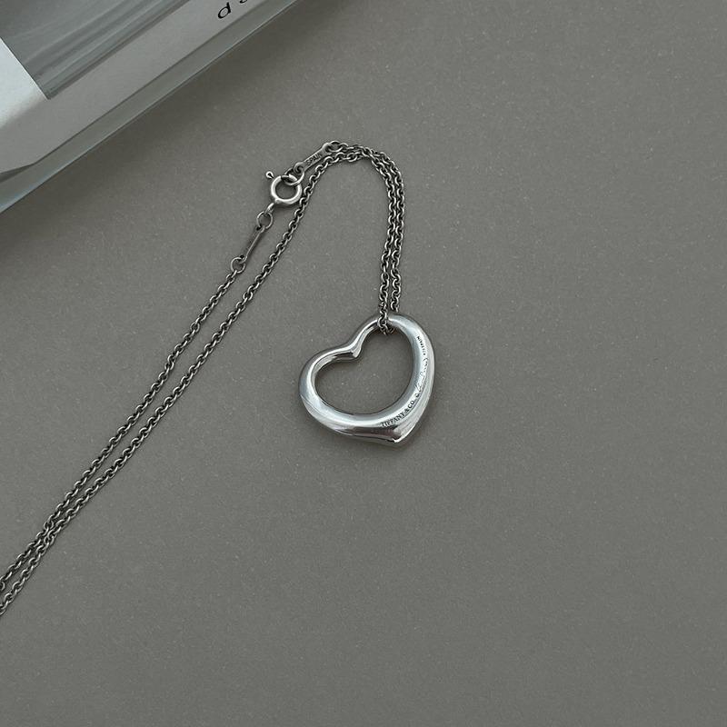Tiffany & co elsa Peretti open heart necklace 22mm