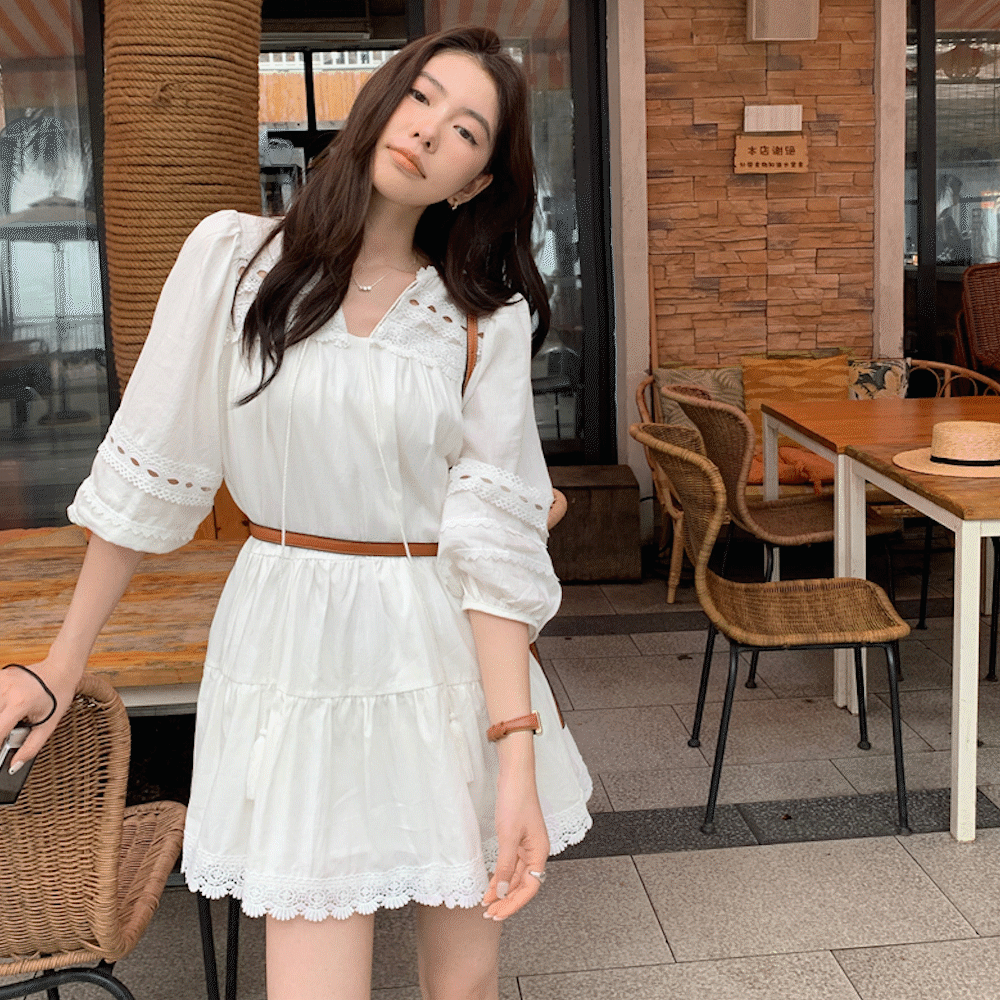 [여름신상/펀칭원피스] 화이트 레이스 미니원피스 V넥 스트랩 프렌치 빈티지 보헤미안 펀칭블라우스 롱셔츠 a라인 여리여리 루즈한 오버핏 긴팔 여름원피스 (20대 30대 여성의류 여름 썸머 휴앙지룩 데일리룩 꾸안꾸)