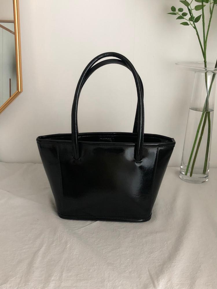 여성 데일리 미니멀 심플 블랙 토트백 [디셈브]