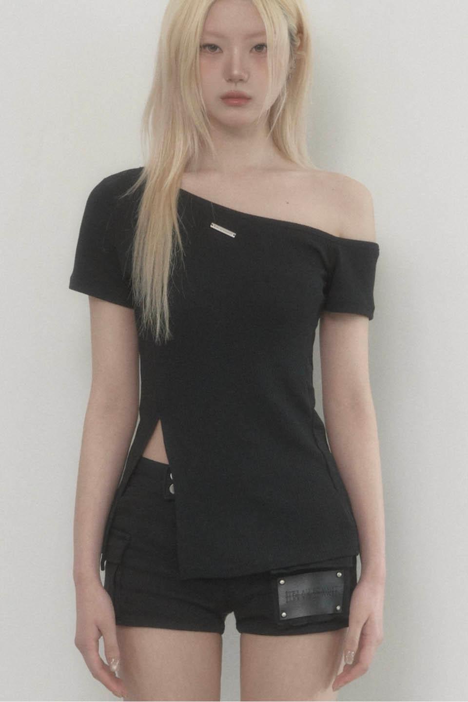 One-shoulder Basic Slit Top (Black)