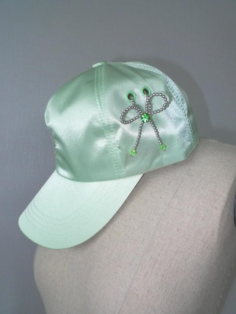 Mint Ribbon Cap with Green Ribbon Key ring