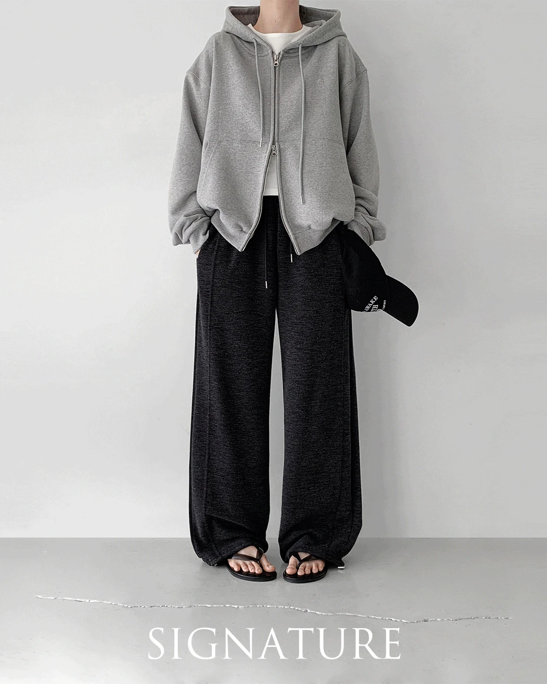 Signature G hood zipup