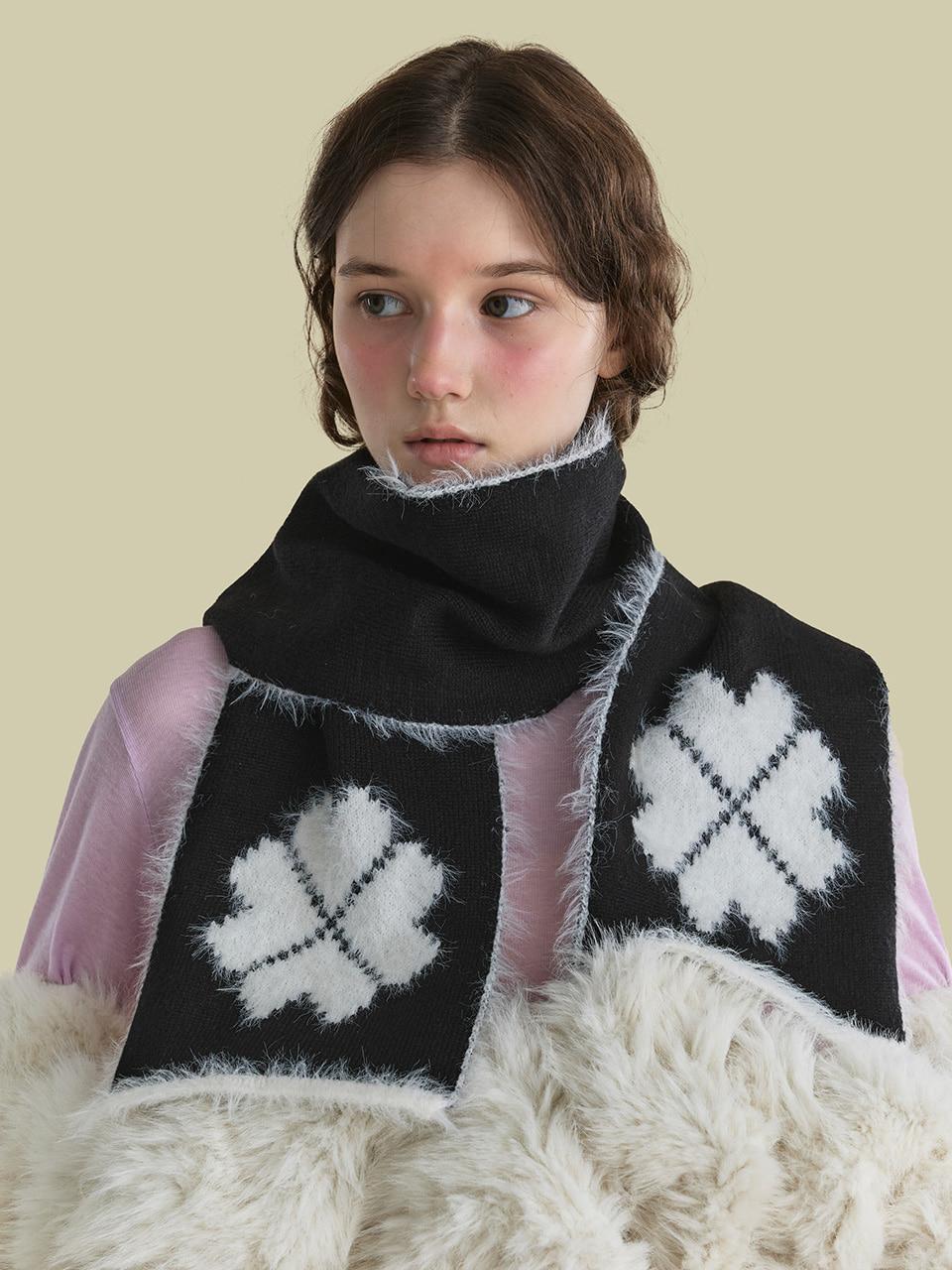 DOUBLE CLOVER MUFFLER  IN BLACK