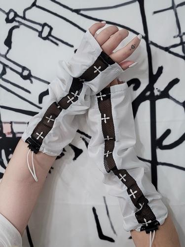 화이트 메쉬 십자가 스트링 핸드워머