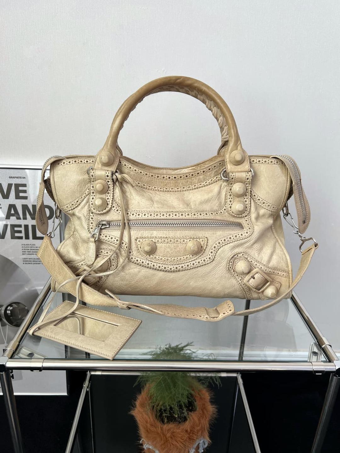 발렌시아가 모터백 | 후루츠패밀리