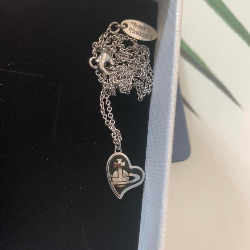 비비안웨스트우드 블랙 하트 팬던트 목걸이