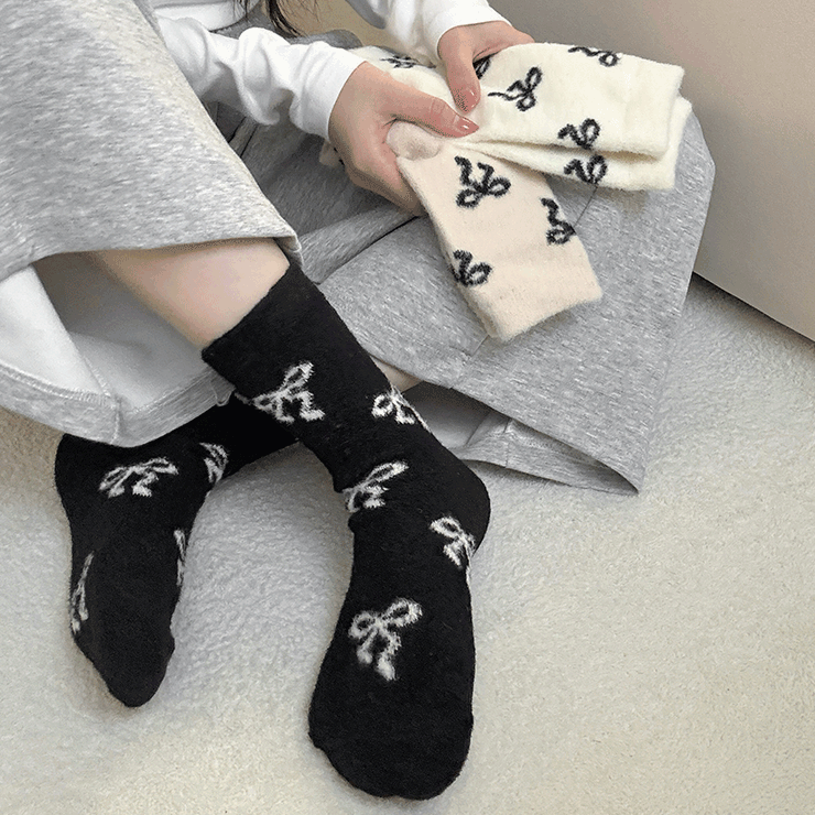 어나더뷰 [3켤레세트] 노아 리본 수면양말 3P 세트 겨울 중목 장목 기모 앙고라 털 양말 수족냉증 친구 커플 선물 2933