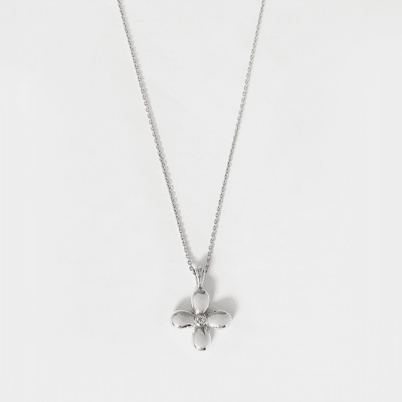 white sapphire flower pendant necklace