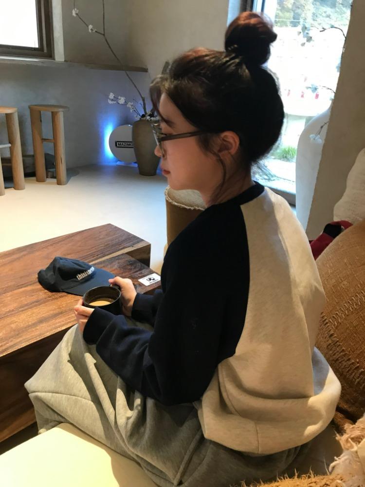 투어클락 [속기모🔥/미친핏] 마커스 배색 나그랑 기모 맨투맨(2C)