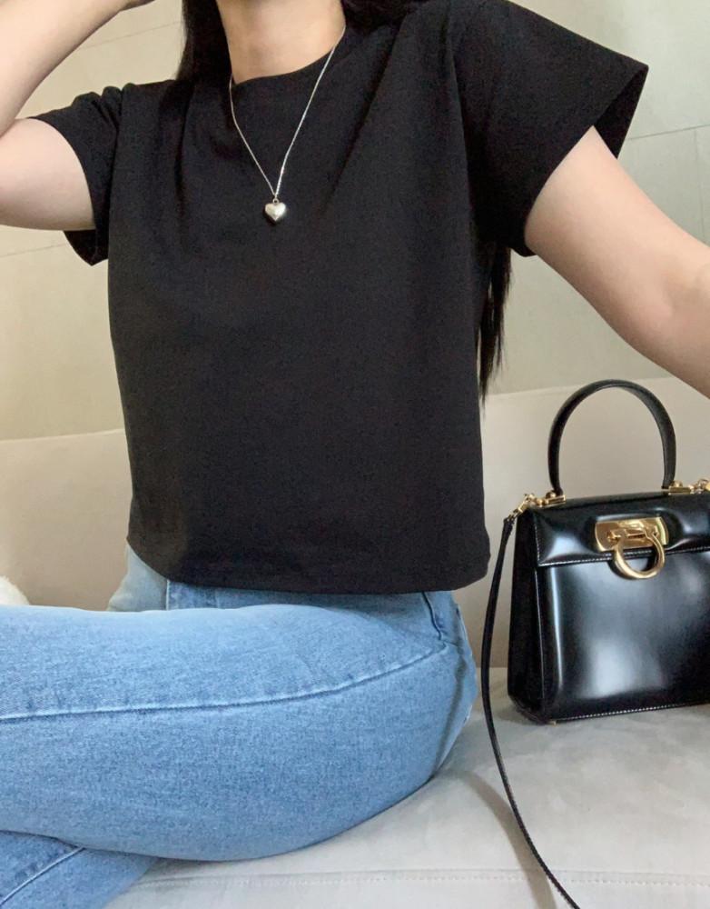 탄탄 라운드넥 세미 크롭 반팔티셔츠