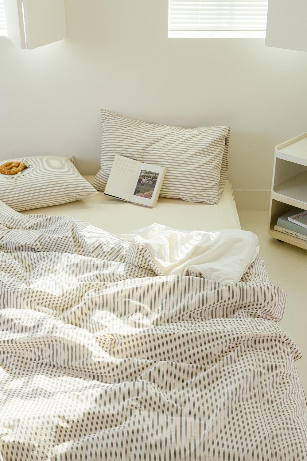 rest bedding brown stripe