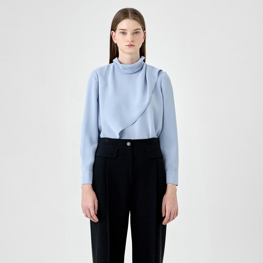 [라인어디션]하프넥 드레이프 블라우스 NWBLML0100