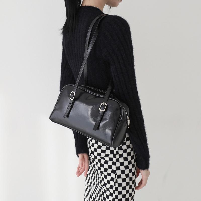 히크 스퀘어 레더 숄더백