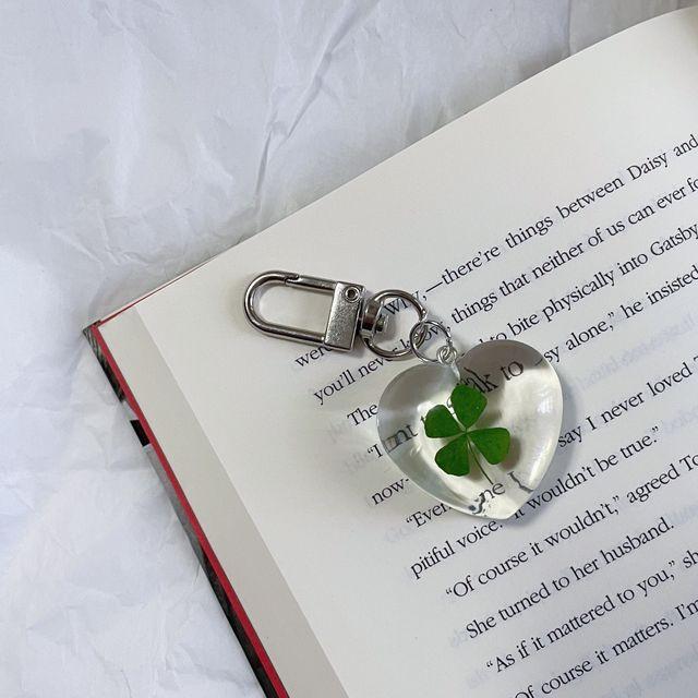 [주문 폭주][서비스 증정] 욧츠바 키링 네잎클로버 키치 귀여운 클로버 생일선물 면접 커플템 남자친구 야광 하트 에어팟 버즈 가방