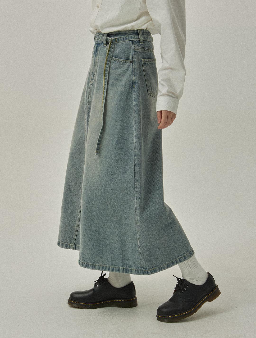 론아스 7996   벨티드 페이드워시 라이트인디고 데님 롱스커트