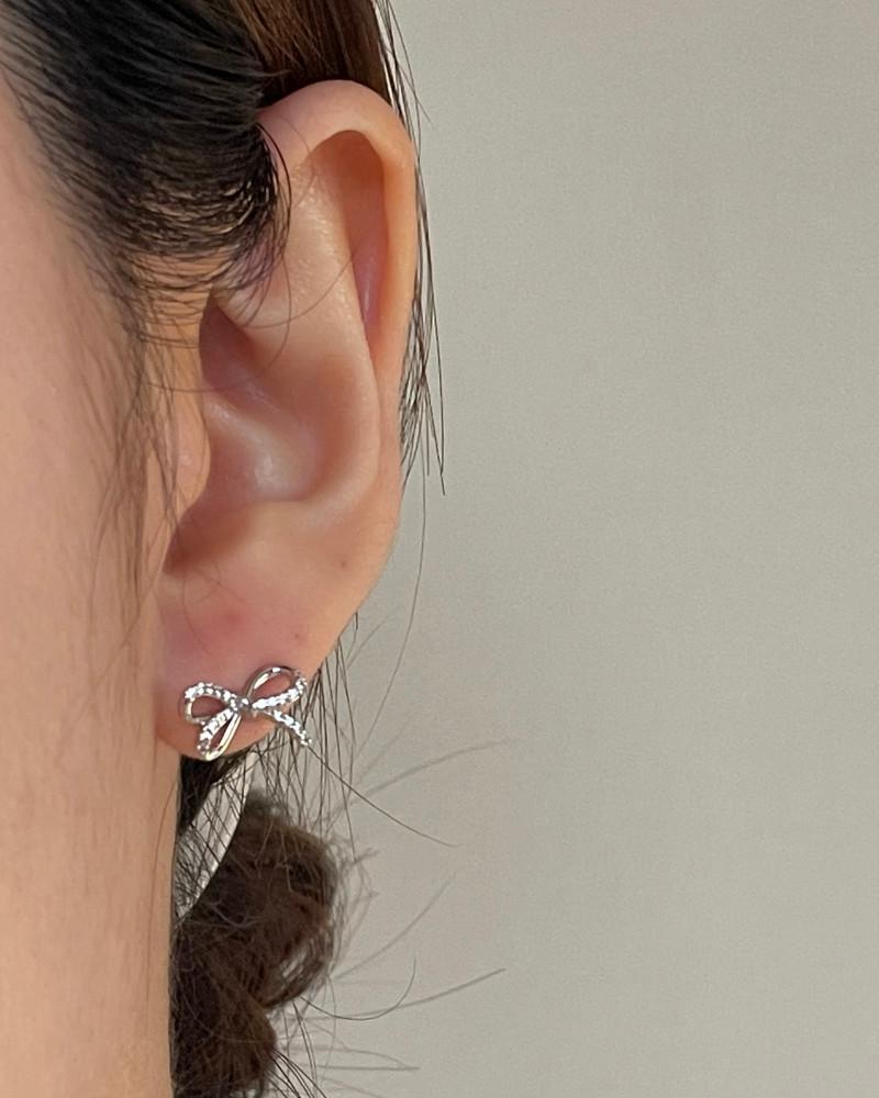 [mago pick] 마고 925 엠마 리본 큐빅 귀걸이 - 귀걸이 선물 추천 모임룩 데이트룩 하객룩 연말룩