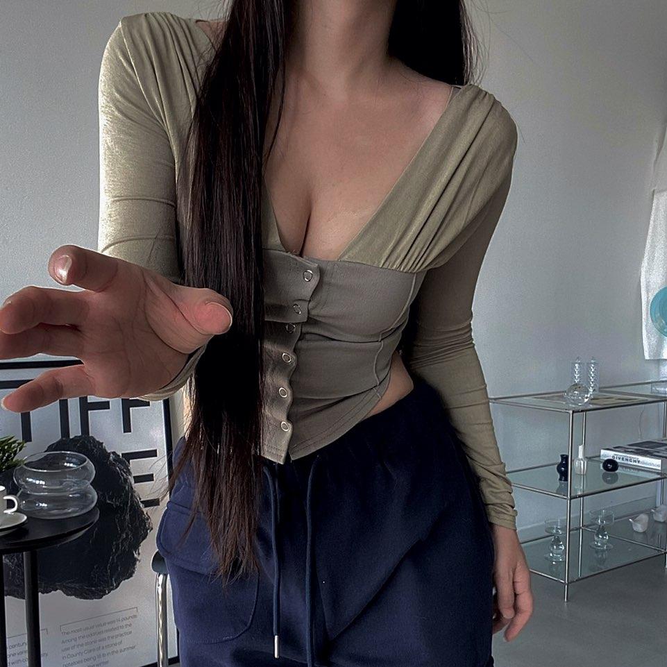 크롭 글램핏 셔링 배색 이너 파티룩 연말룩 드레이프 단추 브이넥 흰색 카키색 가디건