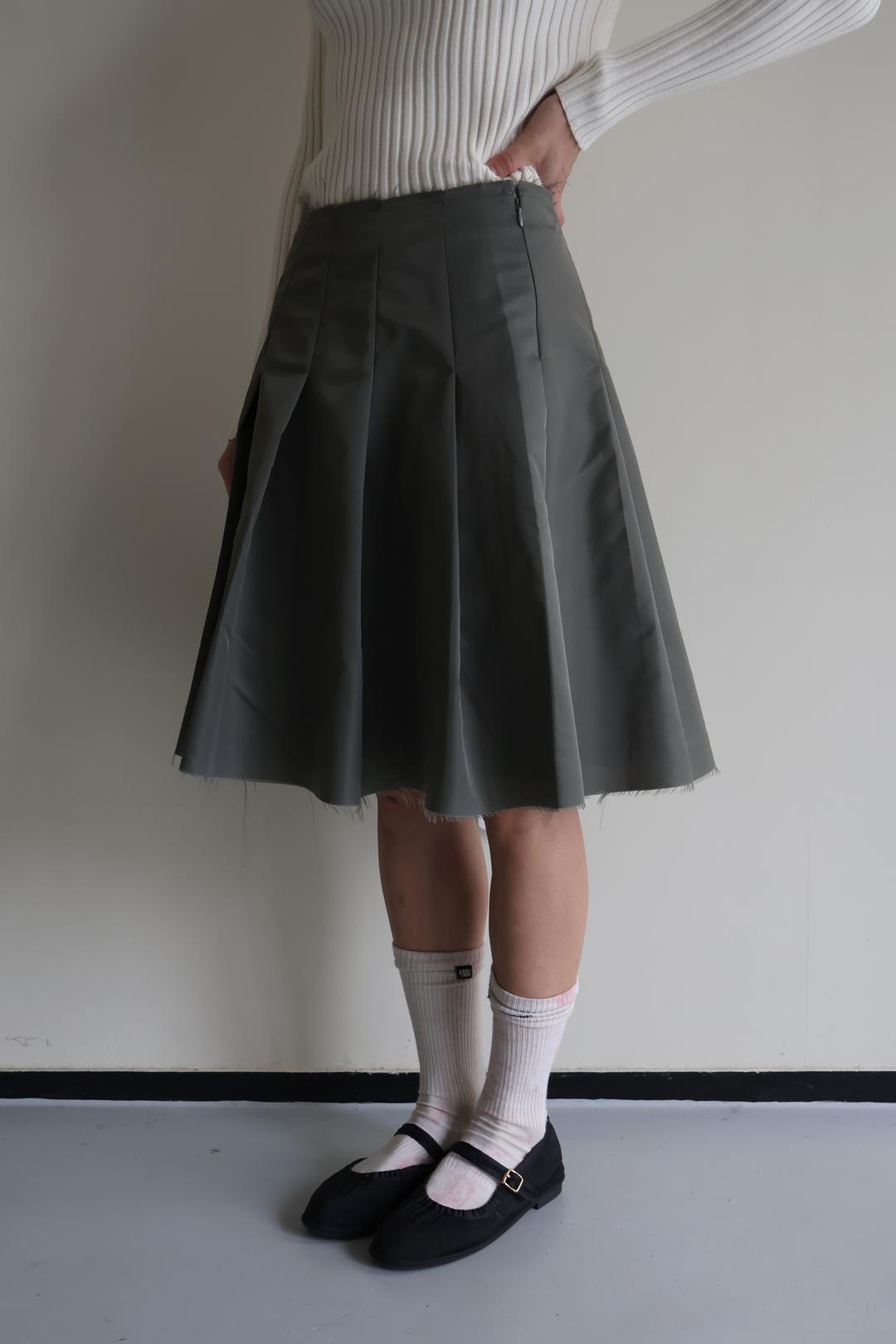 cut-off glossy skirt 컷-오프 글로시 스커트