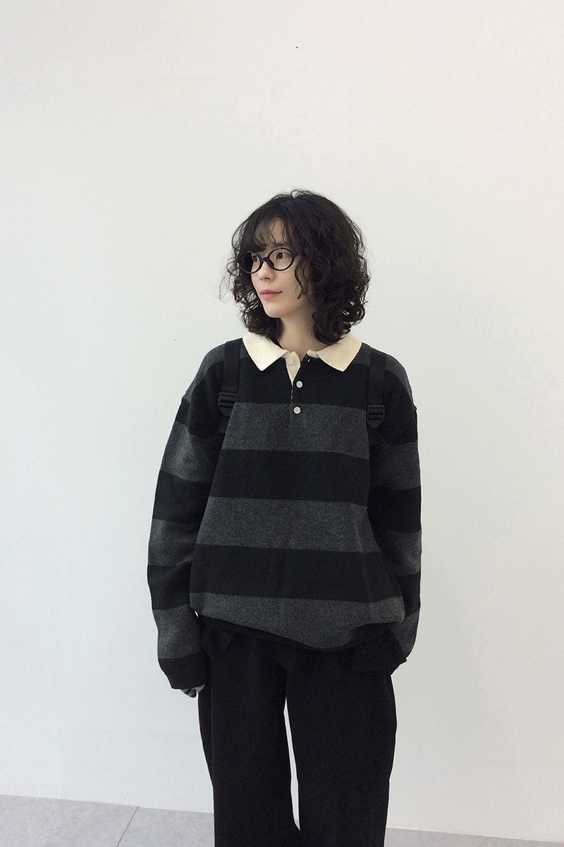 미리내로 몰린 스트라이프 카라 니트