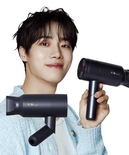 머슬러 남자 헤어 드라이기