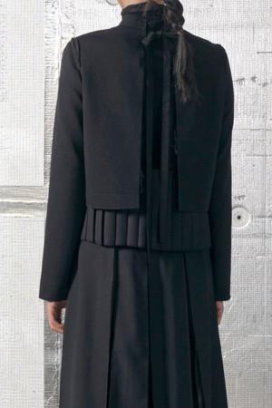 [RE;CODE 여성] Back Slit Pleated Top